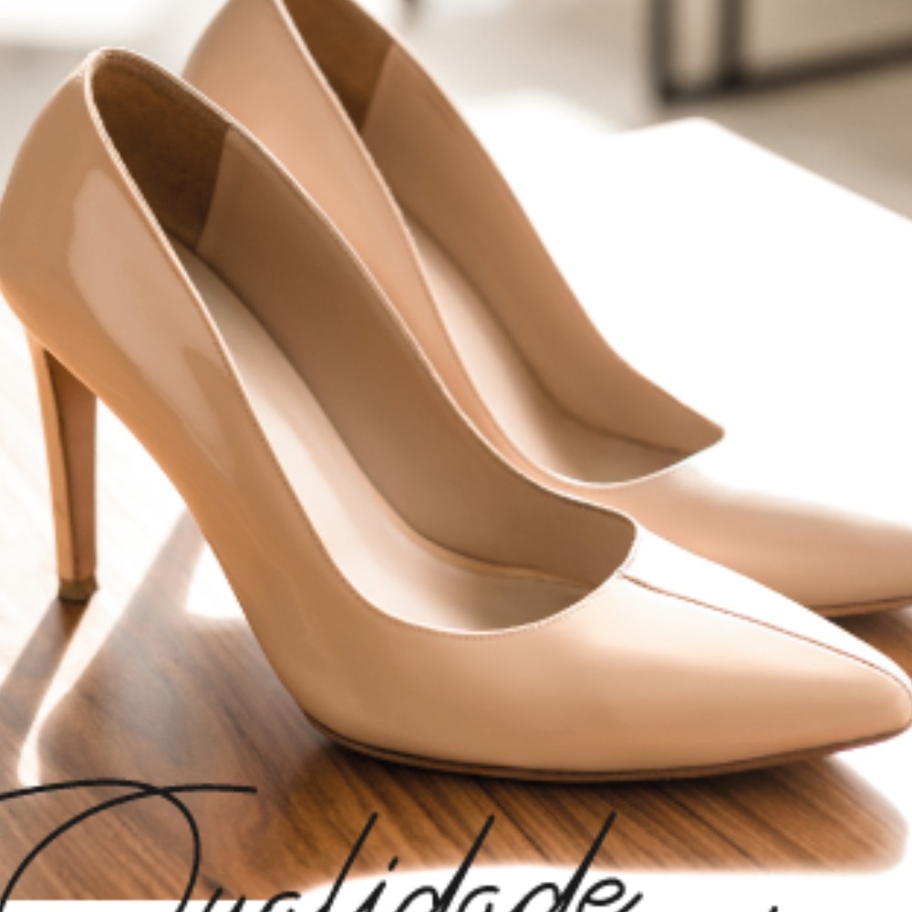 Heels in nude, leather + patent leather